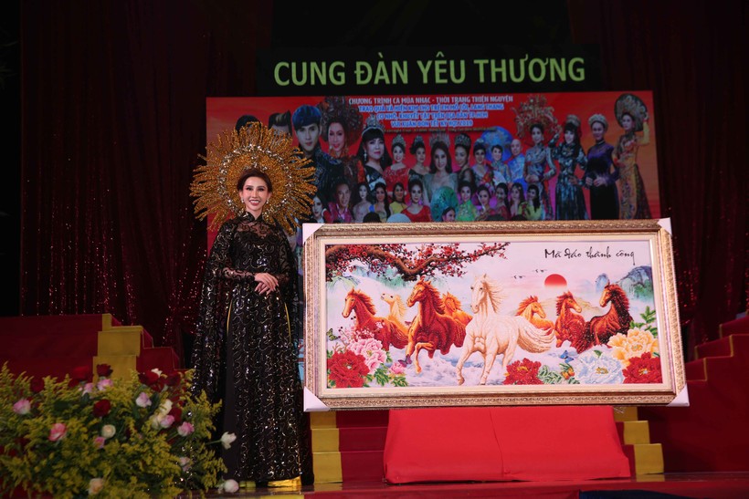 Tranh "Mã đáo thành công" là một biểu tượng cầu may cho năm mới