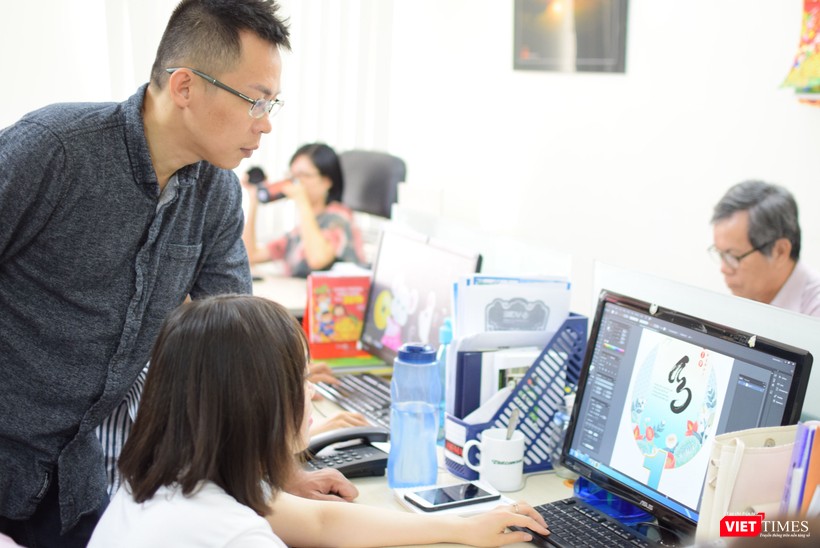 Giám đốc Nguyễn Hà Quốc Anh trăn trở với từng ý tưởng lịch xuân