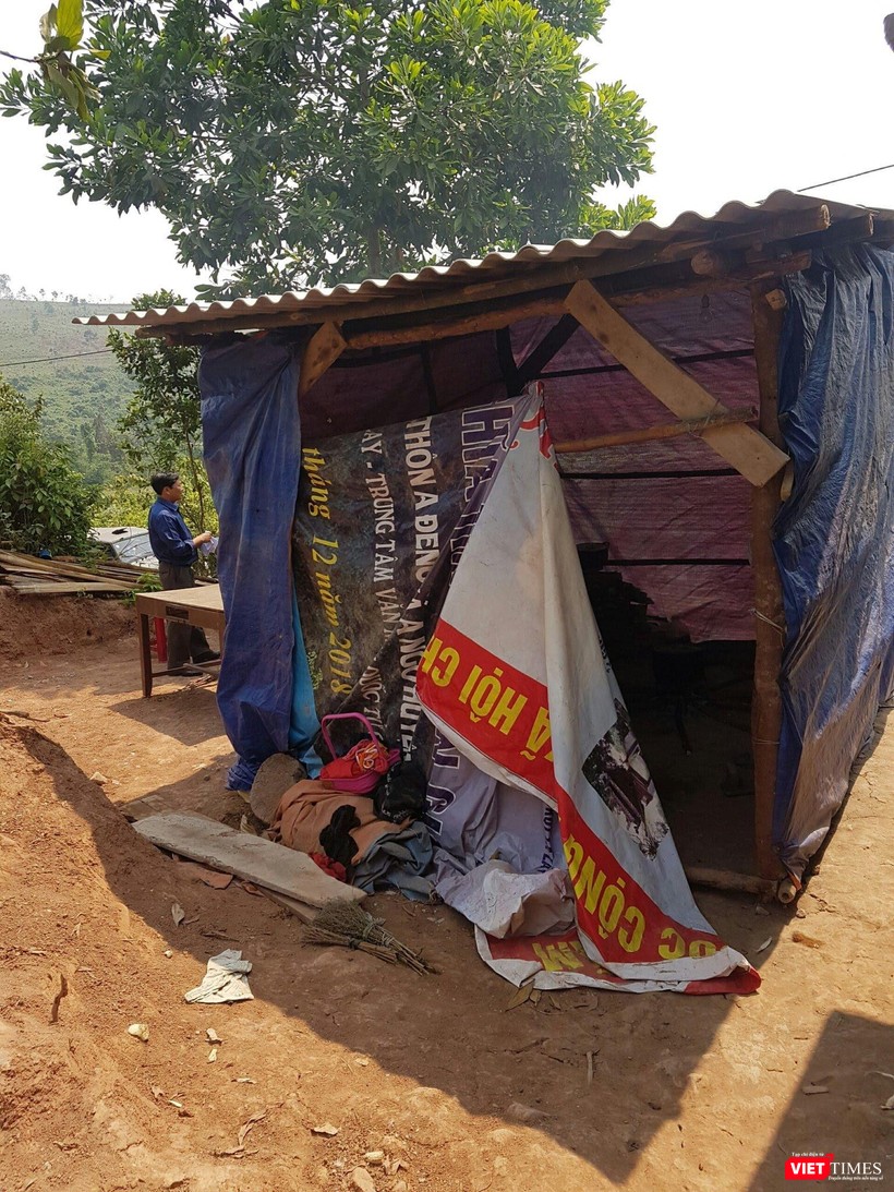 Túp lều xiêu vẹo này là nơi bọn trẻ lớn lên Túp lều xiêu vẹo này là nơi bọn trẻ lớn lên