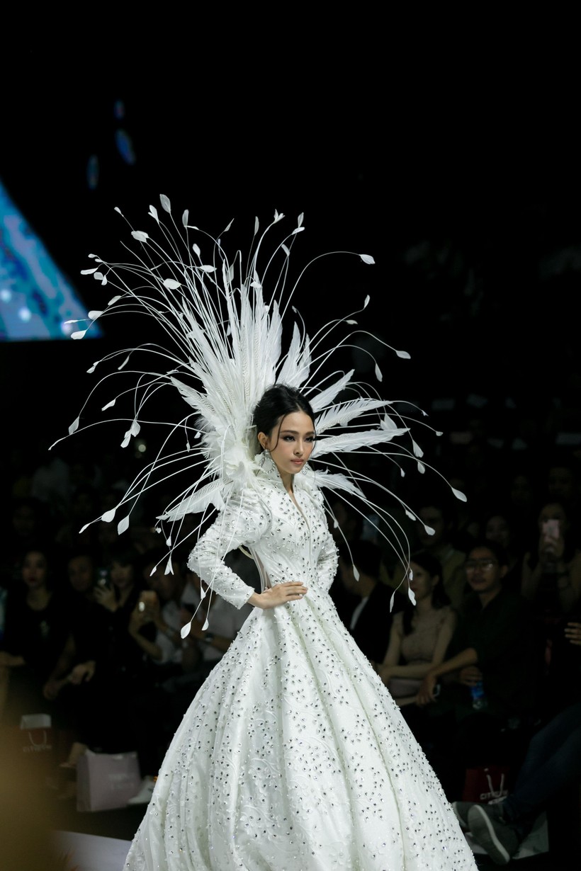 Trương Hồ Phương Nga xuất hiện khiến khán giả ngỡ ngàng