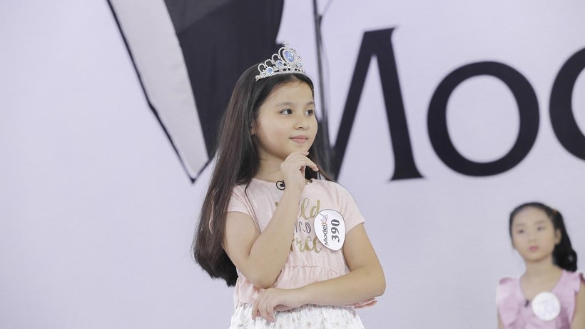 Bé Nguyễn Hoàng Linh