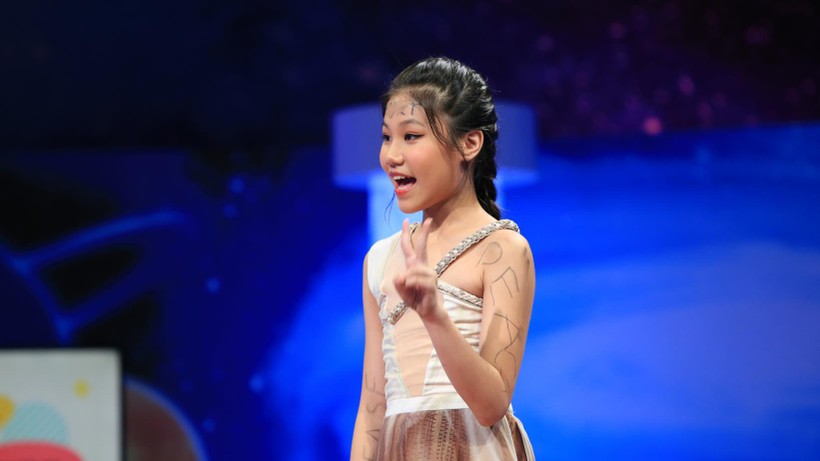 Mới chỉ 10 tuổi nhưng "sếp nhí" Vân Anh đã rất mạnh dạn, năng động, tự tin