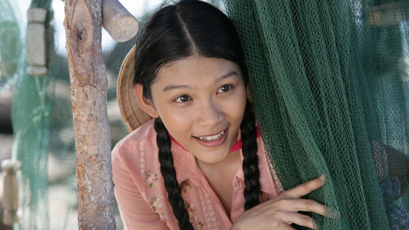 Tình yêu trẻ trung sâu đậm của những cô gái mặn mòi vùng đảo khát 