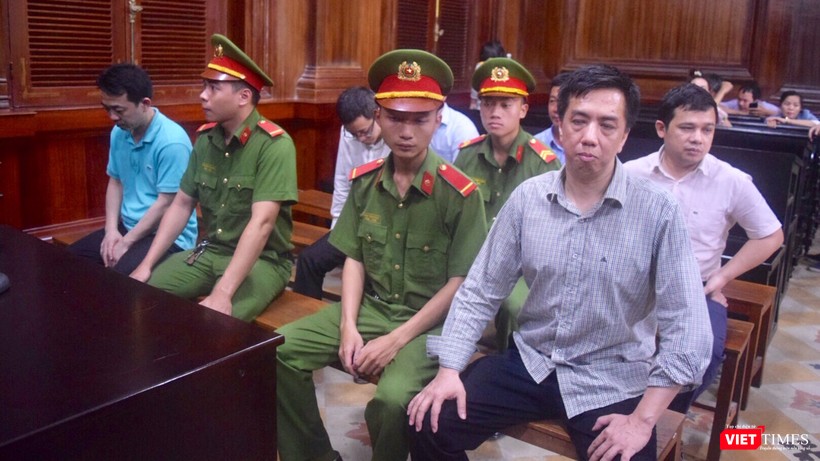 Bị cáo Võ Mạnh Cường và các bị cáo trong phần nghe đề nghị về mức án tù giam Bị cáo Võ Mạnh Cường và các bị cáo trong phần nghe đề nghị về mức án tù giam