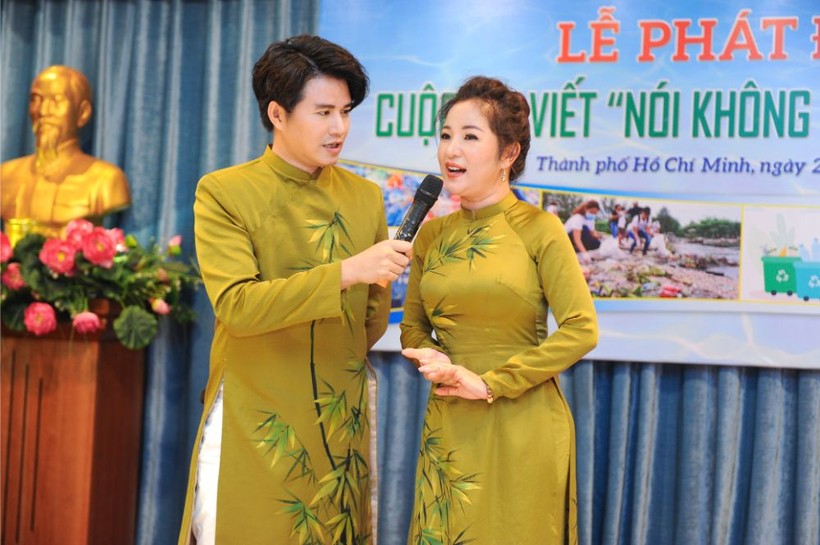 Cùng các nghệ sĩ cất lên tiếng nói Cùng các nghệ sĩ cất lên tiếng nói