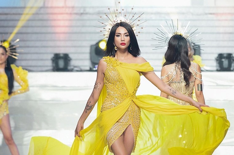 Siêu mẫu Võ Hoàng Yến đã thể hiện màn catwalk thần sầu cùng thần thái đỉnh cao đúng chuẩn “Người mẫu của năm”