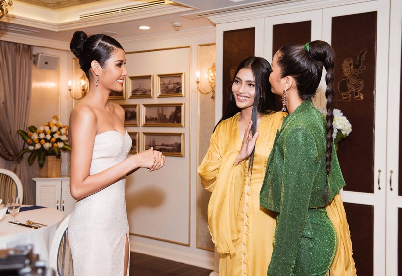 Hoàng Thùy hội ngộ với Ttuwowng Thị May và H' Hen Niê Hoàng Thùy hội ngộ với Ttuwowng Thị May và H' Hen Niê