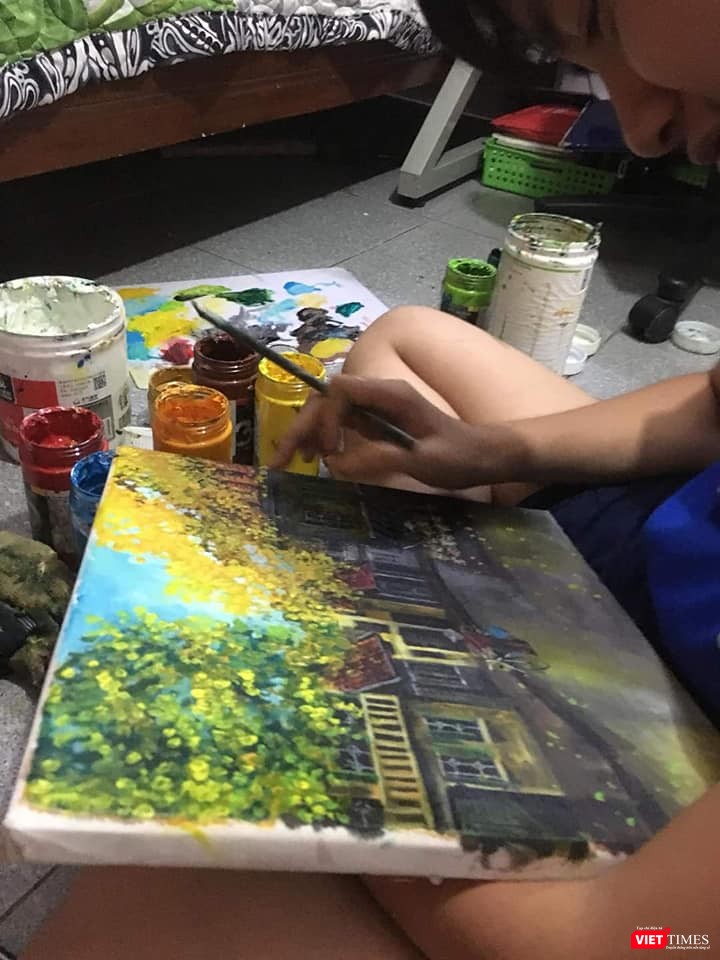 Thế giới màu sắc của cậu bé nghèo khuyết tật