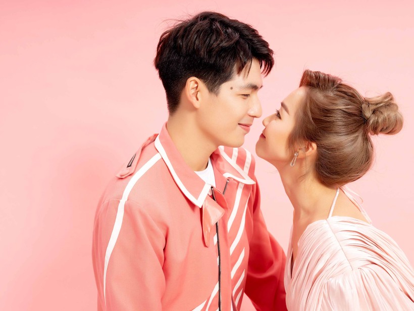 Khả Ngân, Quốc Anh tình tứ 