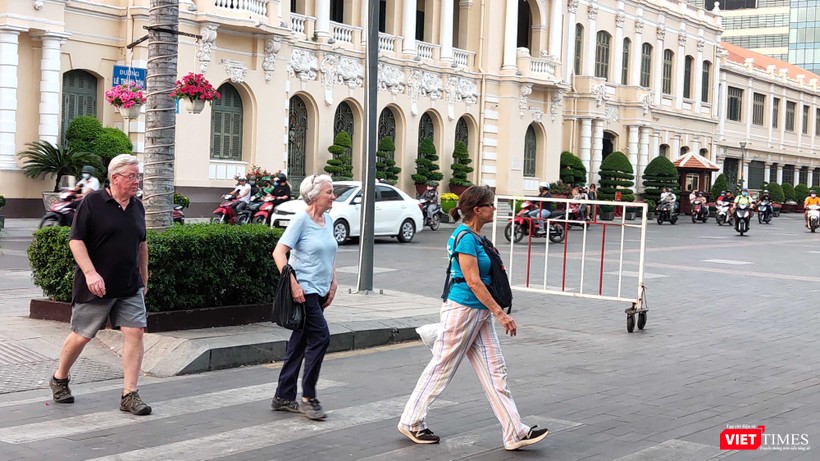 Việt Nam chính thức tạm dừng miễn thị thực (visa) đối với 8 nước châu Âu để phòng dịch COVID-19 (Ảnh: Hòa Bình)