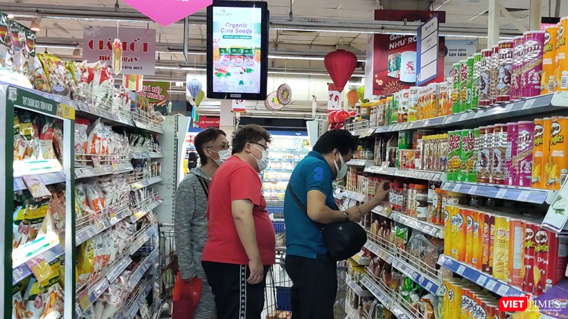 Từ ngày 16-3, bắt buộc phải đeo khẩu trang khi xuất hiện ở nơi công cộng (Ảnh: HB)