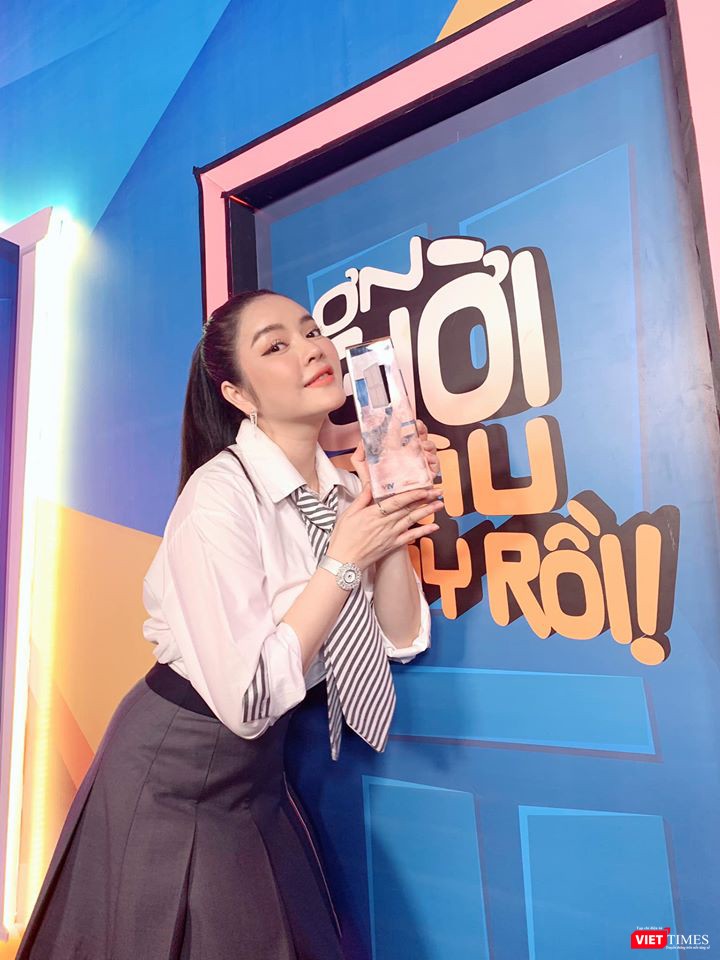 Lý Nhã Kỳ bất ngờ chiến thắng và giành cúp tập mở màn đầu tiên tối qua 24/5 Lý Nhã Kỳ bất ngờ chiến thắng và giành cúp tập mở màn đầu tiên tối qua 24/5