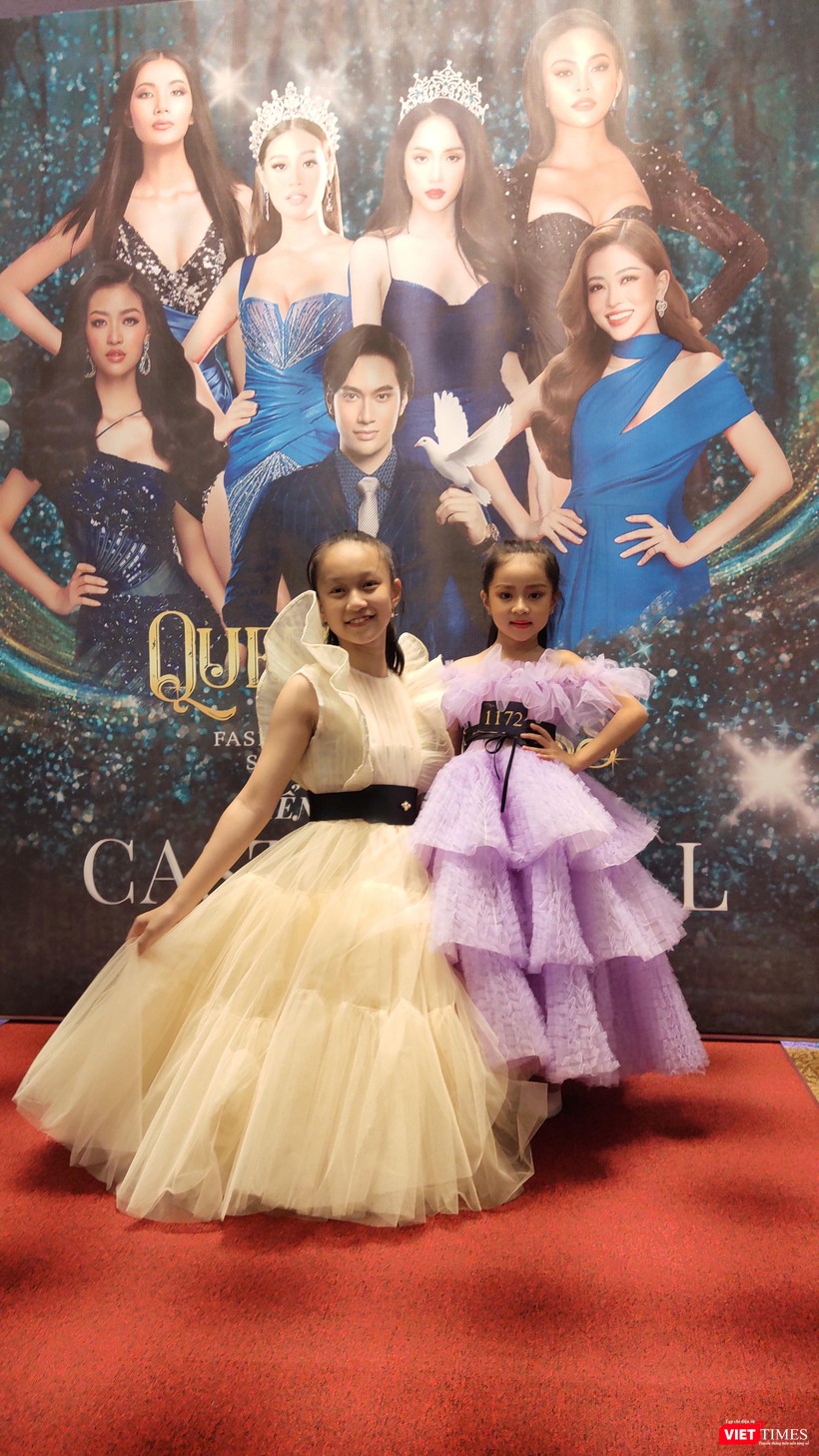 Có đến hơn 300 mẫu nhí tới tham dự casting (Video, ảnh: Hòa Bình) Có đến hơn 300 mẫu nhí tới tham dự casting (Video, ảnh: Hòa Bình)