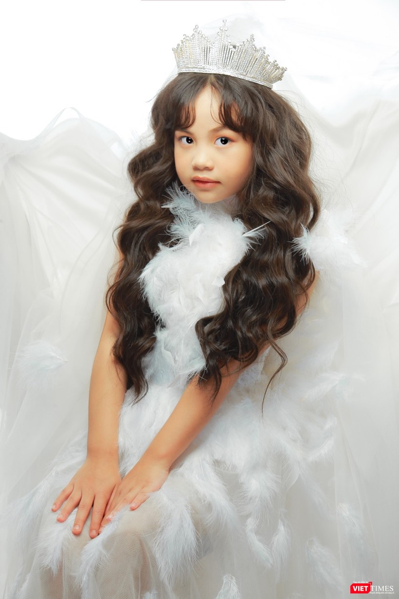Cô bé sở hữu nét đẹp ngây thơ và những bước đi catwalk tự nhiên 