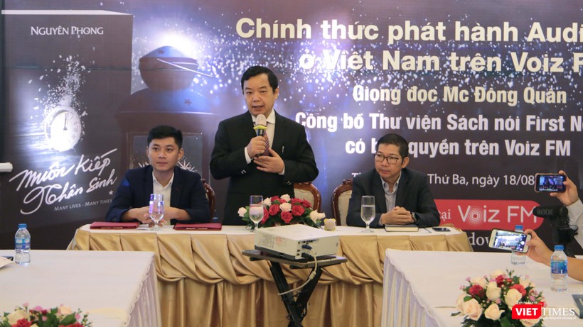 Ông Nguyễn Văn Phước, Giám đốc First News chia sẻ về quá trình chọn giọng đọc phù hợp, để người nghe có thể cảm hết được ý nghĩa của cuốn sách đặc biệt này (Ảnh: HB) Ông Nguyễn Văn Phước chia sẻ về quá trình chọn giọng đọc phù hợp, để người nghe có thể cảm hết được ý nghĩa của cuốn sách đặc biệt này
