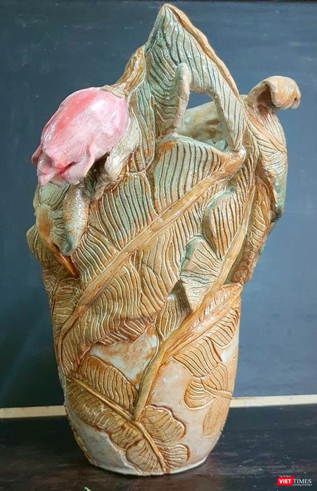 Bình gốm Hoa chuối của Thục Quyên 