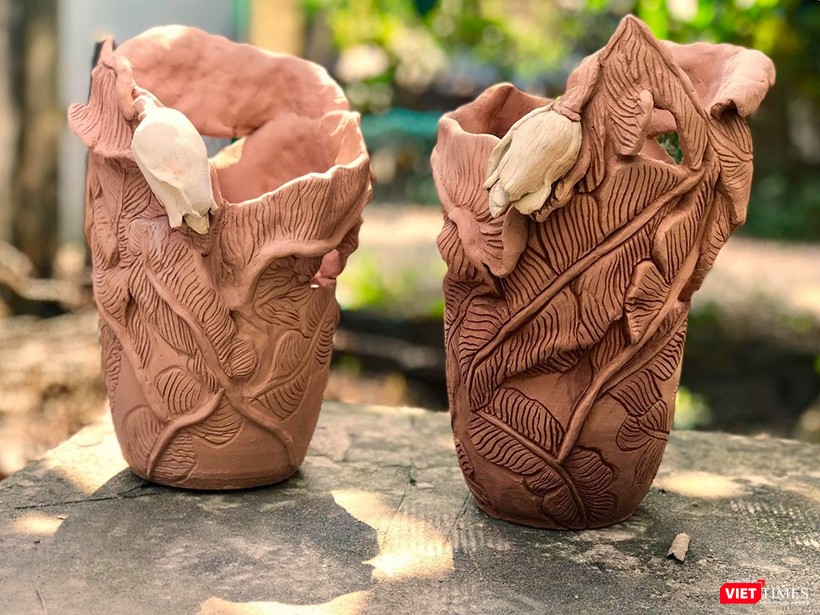 Hoa chuối là ý tưởng chính trong bộ sưu tập tác phẩm gốm của Thục Quyên mang tới triển lãm