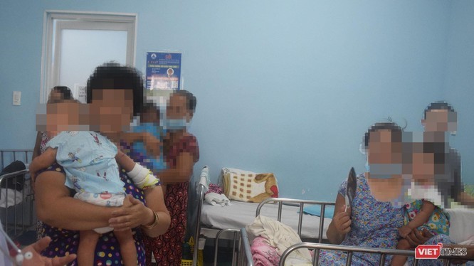 Bệnh nhi tay chân miệng điều trị tại BV Nhi Đồng 1 (Ảnh: Hòa Bình) Bệnh nhi tay chân miệng điều trị tại BV Nhi Đồng 1 (Ảnh: Hòa Bình)