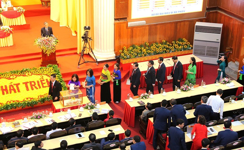 Các đại biểu bầu Ban chấp hành Đảng bộ tỉnh Thanh Hóa lần thứ XIX, nhiệm kỳ 2020-2025. Ảnh: Đ. Trung Các đại biểu bầu Ban chấp hành Đảng bộ tỉnh Thanh Hóa lần thứ XIX, nhiệm kỳ 2020-2025. Ảnh: Đ. Trung