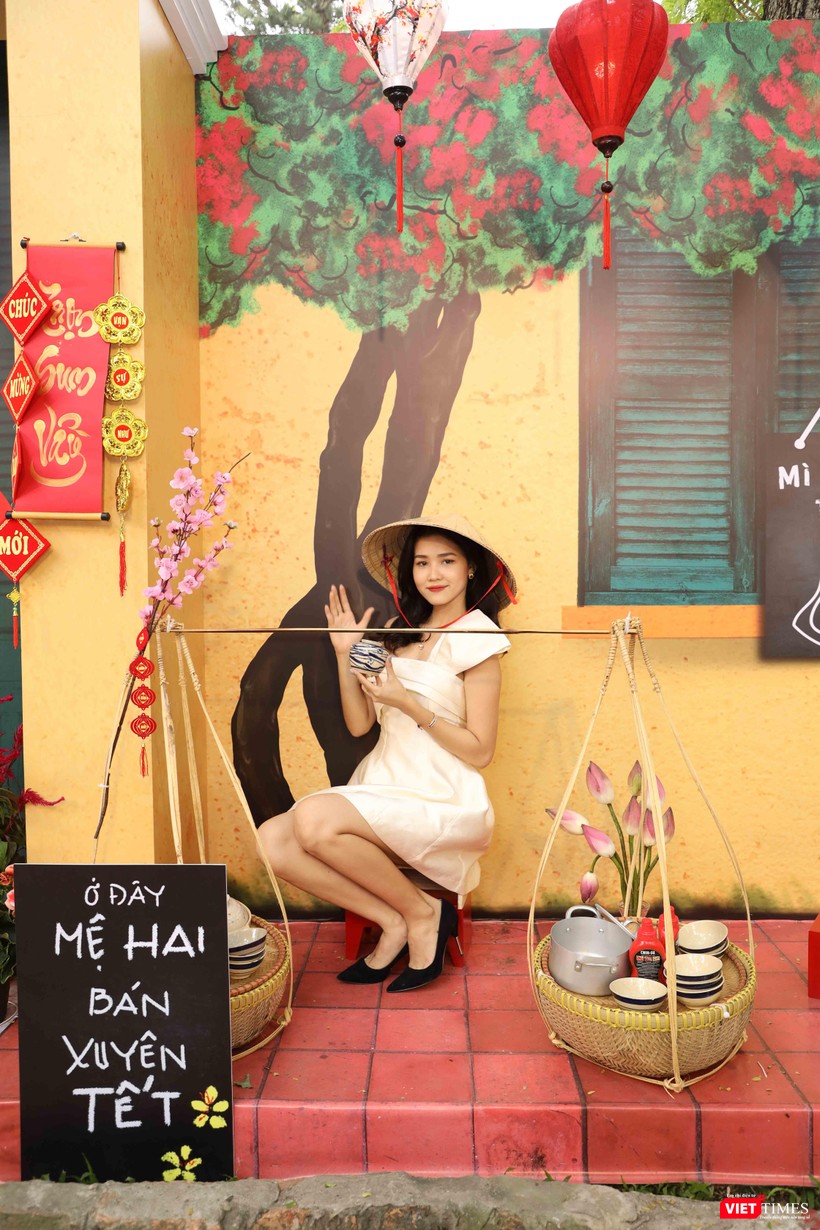 Giới trẻ yêu thích chụp hình trong không gian Tết cổ truyền Giới trẻ yêu thích chụp hình trong không gian Tết cổ truyền