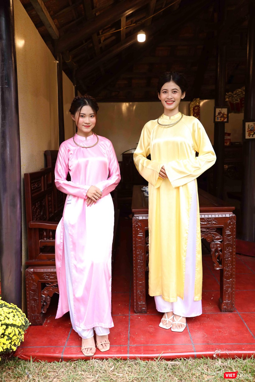 Thiếu nữ đón Tết cổ truyền Thiếu nữ đón Tết cổ truyền