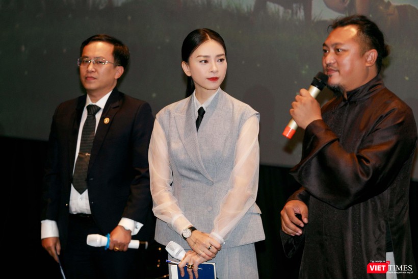 Đạo diễn Phan Gia Nhật Linh và nhà sản xuất Ngô Thanh Vân tại buổi trao đổi với báo chí (Ảnh: ĐPCC)