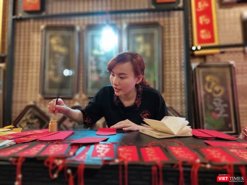 Xin chữ ngày xuân - phong tục đẹp trong Tết nguyên đán (Ảnh: Hoà Bình) Xin chữ ngày xuân - phong tục đẹp trong Tết nguyên đán (Ảnh: Hoà Bình)