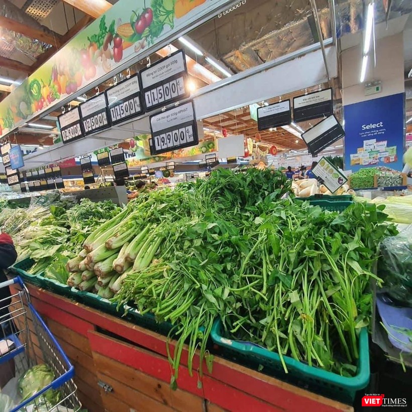 Quầy rau củ tại siêu thị Sài Gòn Co.opmart - Ảnh: Hoà Bình