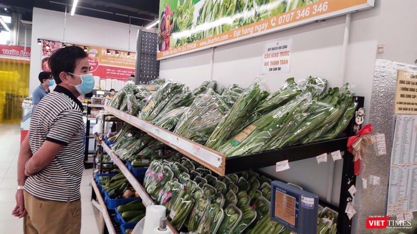 Ngày hôm nay, nhiều rau xanh đã được nhập trở lại đầy đủ trong các siêu thị TP.HCM - Ảnh: Hoà Bình