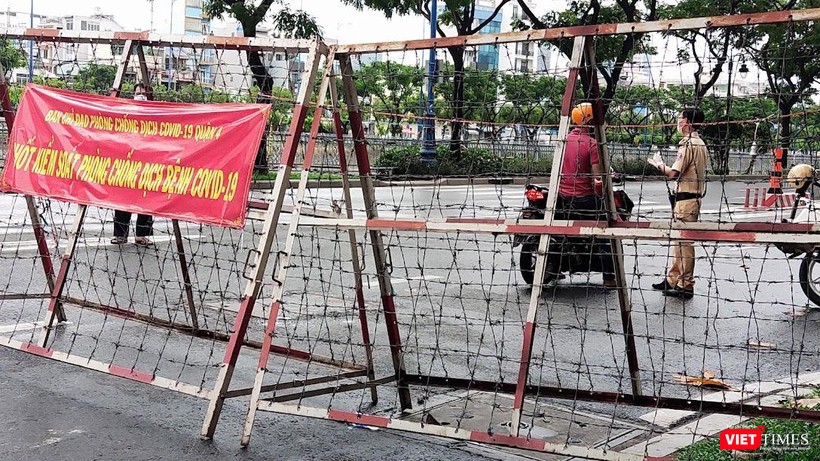 Chốt kiểm soát phòng chống dịch phường 1, quận 4. Ảnh: Hoà Bình Chốt kiểm soát phòng chống dịch phường 1, quận 4. Ảnh: Hoà Bình