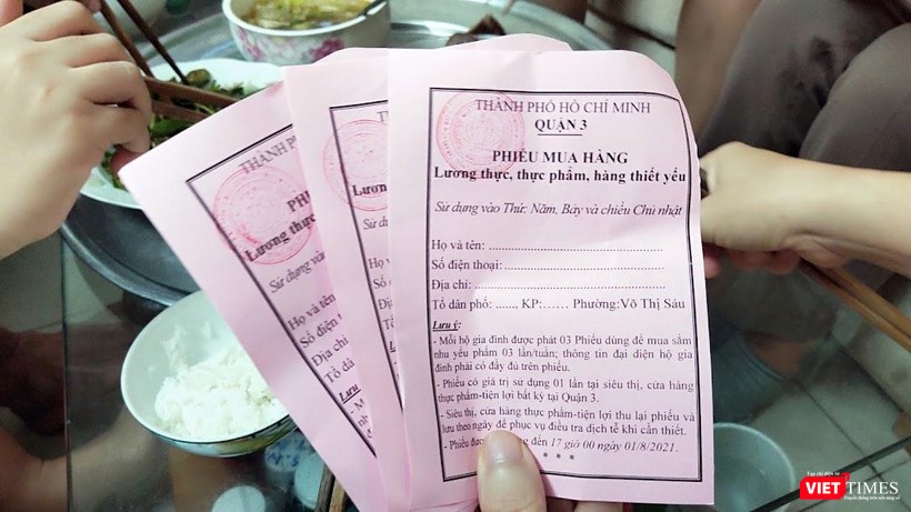 Phiếu mua hàng thiết yếu mới nhất của phường 6, quận 3. Ảnh: Hoà Bình Phiếu mua hàng thiết yếu mới nhất của phường 6, quận 3. Ảnh: Hoà Bình