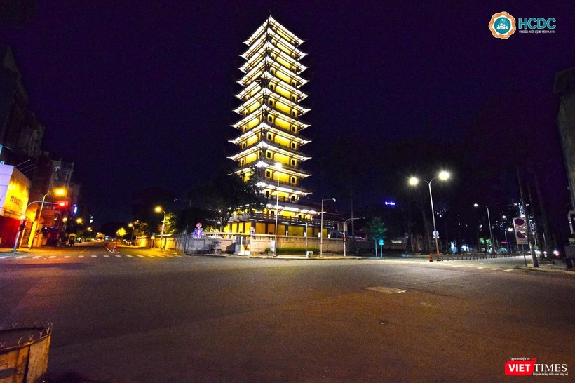 Đường Lê Hồng Phong và đường 3 tháng 2 lúc 19 giờ 30 Đường Lê Hồng Phong và đường 3 tháng 2 lúc 19 giờ 30