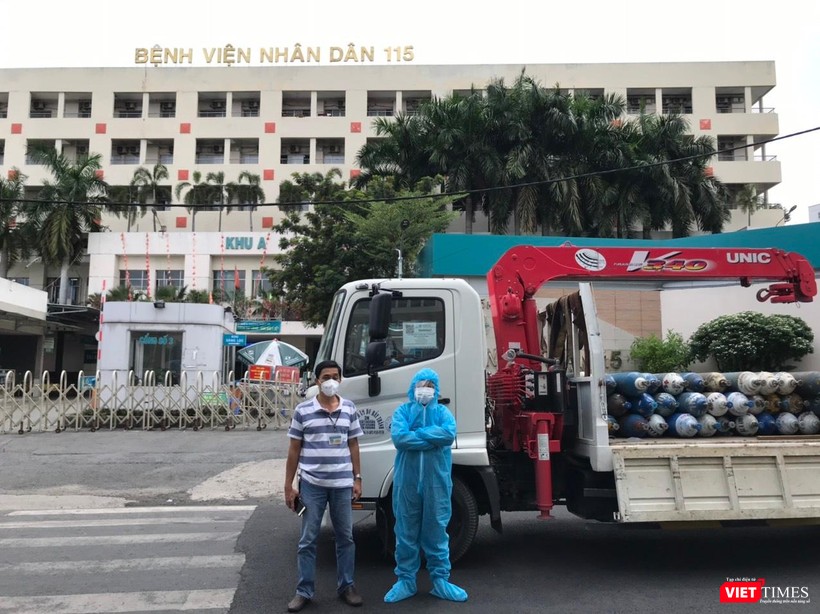 Tình nguyện viên của nhóm Trao oxy trao sự sống chở oxy tinh khiết 99,9% hỗ trợ bệnh nhân nặng tại BV An Bình và BV 115 Tình nguyện viên của nhóm Trao oxy trao sự sống chở oxy tinh khiết 99,9% hỗ trợ bệnh nhân nặng tại BV An Bình và BV 115