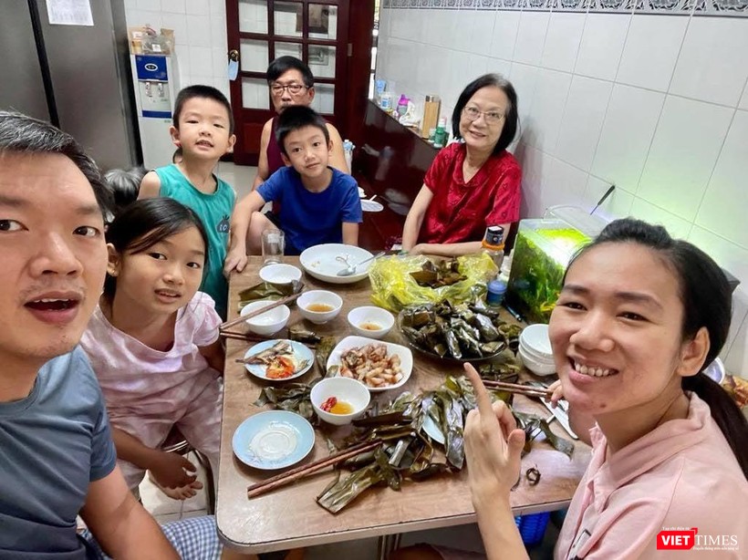 Bữa cơm của một gia đình đặc biệt có 8 F0 đã cùng chiến thắng COVID-19