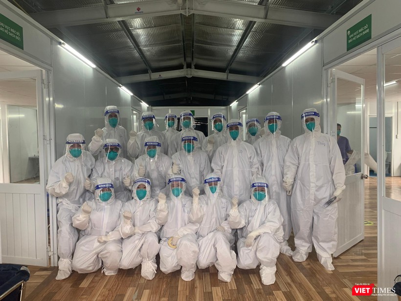 Các bác sĩ sẵn sàng trong cuộc chiến đấu chống COVID-19 ở vùng dịch Các bác sĩ sẵn sàng trong cuộc chiến đấu chống COVID-19 ở vùng dịch