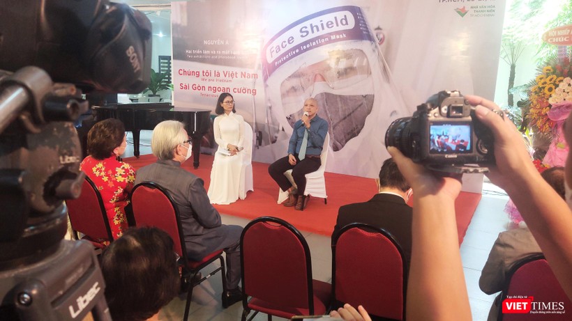 Nhiếp ảnh gia Nguyễn Á trong ngày ra mắt sách. Ảnh: Hoà Bình Nhiếp ảnh gia Nguyễn Á trong ngày ra mắt sách. Ảnh: Hoà Bình