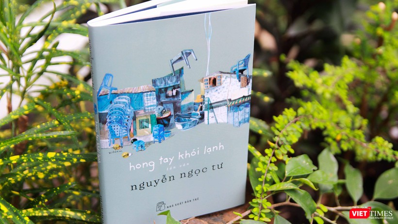 Nguyễn Ngọc Tư vừa ra mắt độc giả tập tản văn mới “Hong tay khói lạnh”