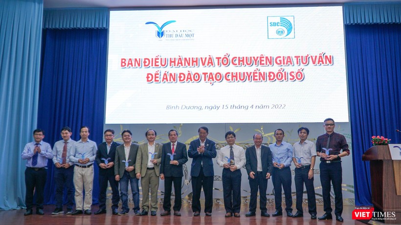 Lễ công bố &quot;Đề án đào tạo chuyển đổi số và ra mắt Trung tâm dự báo trường Đại học Thủ Dầu Một&quot;