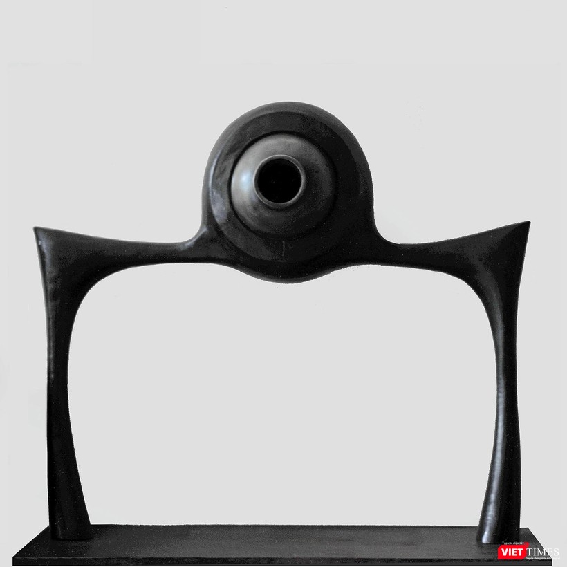 “Những sân ga dọc đường” sẽ trưng bày 7 tác phẩm điêu khắc đồng, 3 điêu khắc gỗ mít, 2 tranh in kẽm “Những sân ga dọc đường” sẽ trưng bày 7 tác phẩm điêu khắc đồng, 3 điêu khắc gỗ mít, 2 tranh in kẽm