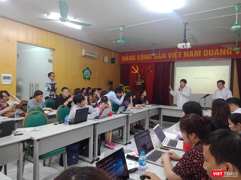 TS. Nguyễn Doãn Phương - Viện trưởng Viện Sức khỏe tâm thần trao đổi tại hội thảo TS. Nguyễn Doãn Phương - Viện trưởng Viện Sức khỏe tâm thần trao đổi tại hội thảo