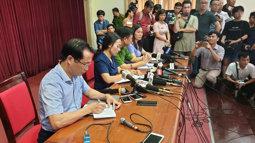 Yêu cầu không thực hiện các hoạt động tưởng niệm trước cổng trường ảnh 2 Khởi tố hình sự vụ án cháu bé lớp 1 tử vong trên xe ô tô tại Hà Nội