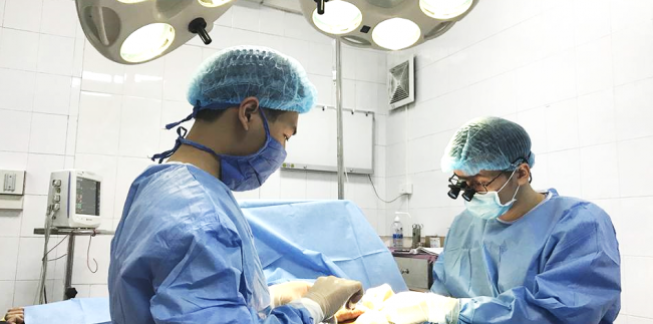 Các bác sĩ của Bệnh viện 198 phẫu thuật cho bệnh nhân Các bác sĩ của Bệnh viện 198 phẫu thuật cho bệnh nhân