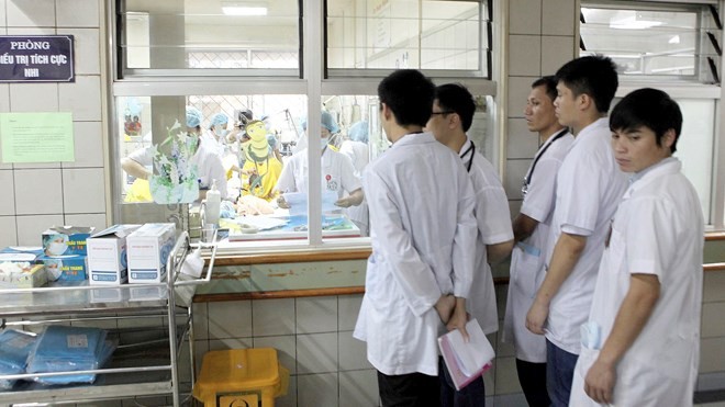 Vẫn 'nóng' chuyện sinh viên y tốt nghiệp nhưng chưa thể làm việc ngay