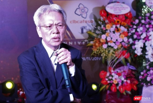 TS. Nguyễn Sĩ Dũng - nguyên Phó Chủ nhiệm Văn phòng Quốc hội. TS. Nguyễn Sĩ Dũng - nguyên Phó Chủ nhiệm Văn phòng Quốc hội.