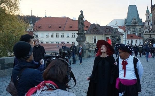 Hé lộ loạt ảnh hóa trang của dàn Táo quân 2016 ghi hình tại Cộng Hòa Czech ảnh 2