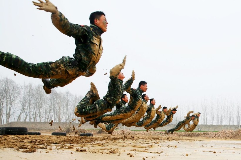 Ấn tượng trong tuần: Trẻ tị nạn, thời trang nội y và “ở truồng” trượt tuyết ảnh 3 Ấn tượng trong tuần: Trẻ tị nạn, thời trang nội y và “ở truồng” trượt tuyết ảnh 3