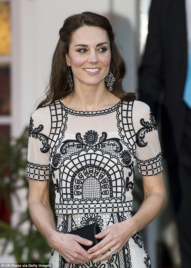 Ngạc nhiên với đôi bàn chân của Công nương nước Anh  ảnh 7