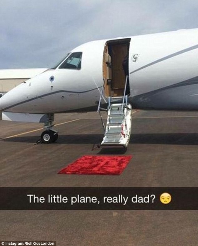 Video: Thú khoe tiền dị hợm của Hội con nhà giàu Anh ảnh 14