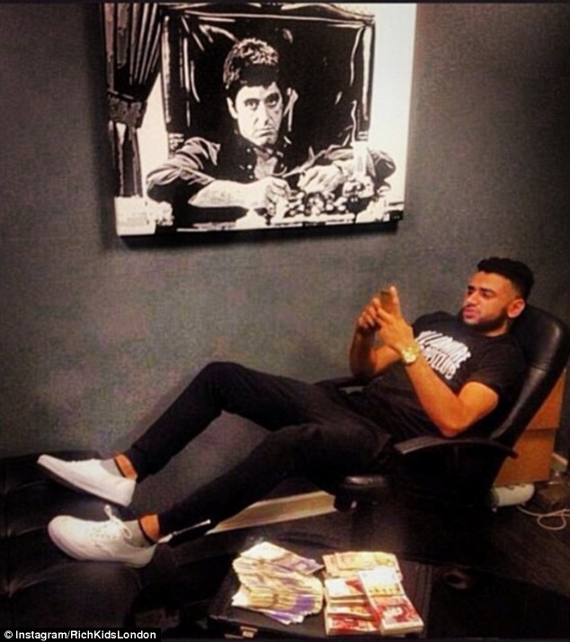 Video: Thú khoe tiền dị hợm của Hội con nhà giàu Anh ảnh 19