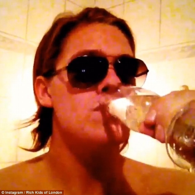 Video: Thú khoe tiền dị hợm của Hội con nhà giàu Anh ảnh 5